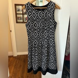 Women’s size 12 petite black & cream dress - Robe grandeu 12p  noir & crème